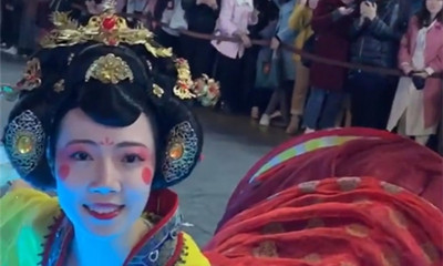 不倒翁小姐姐「妩媚一笑万人酥」幕后，大唐不夜城的网红流水线