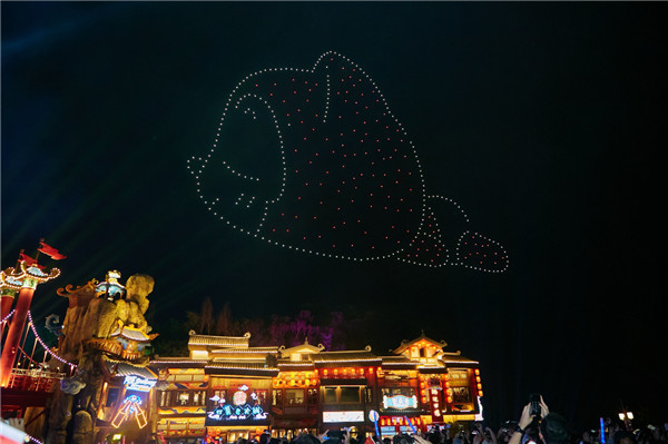 重庆融创文旅城 夜夜夜阿狸
