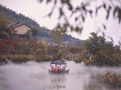 江西红灯照亮葛仙村的美，上海烟花托起迪士尼的暖，我们不一样，我们都一样