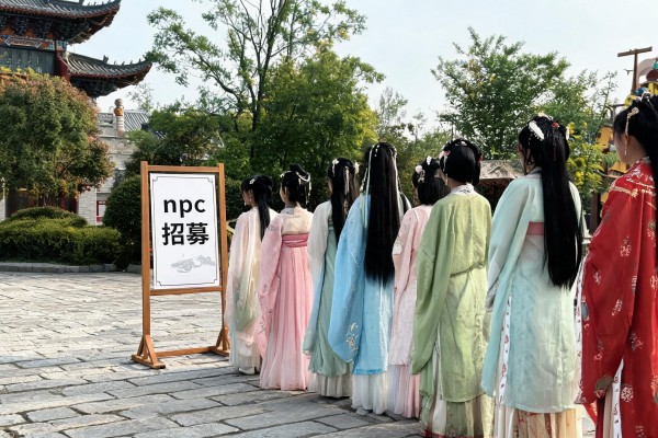 景区NPC，一门靠“演员耗材”赚钱的暴利生意